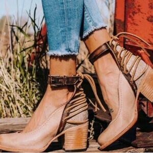 Women’s size 8 Raeanne Heeled Shoes